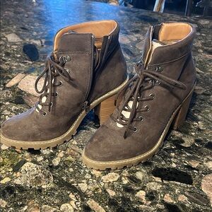 Universal Thread Women's Brown Lace-Up Boots